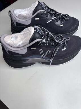 Rival Men's Fuse Athletic Sneakers in Onyx/Smoke Grey size 8.5